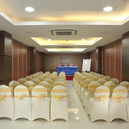 Horison Express Sentani Hotel Джаяпура Екстериор снимка