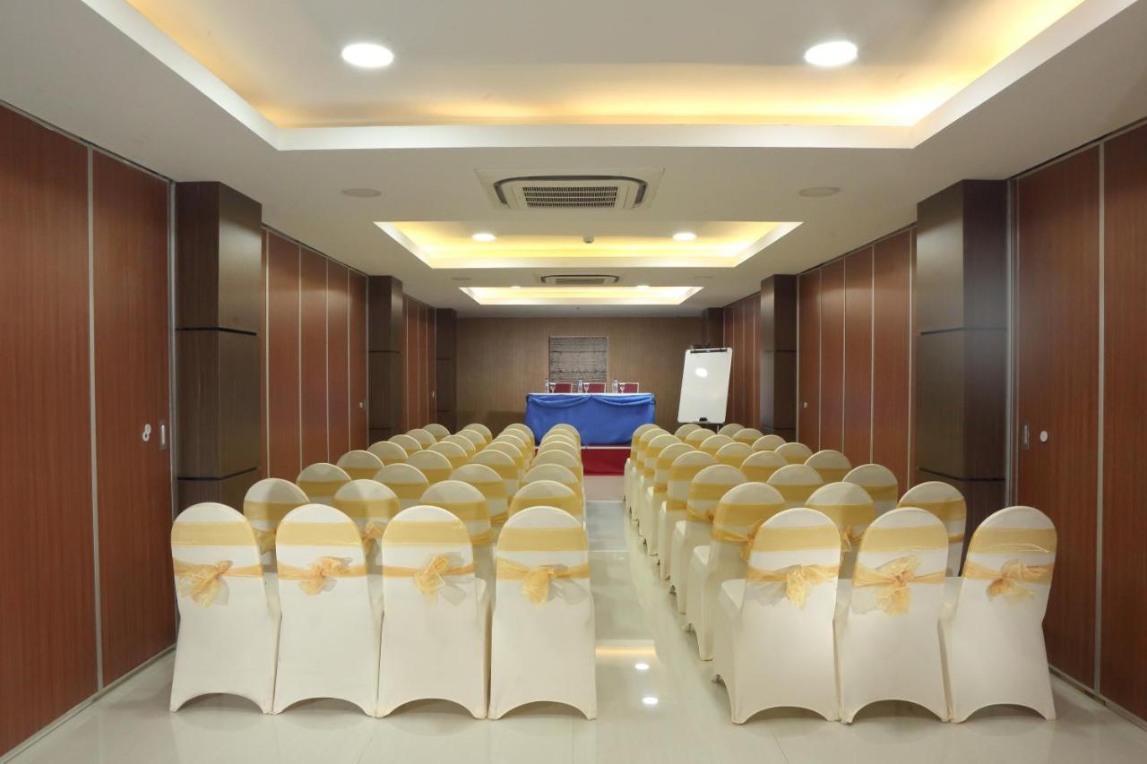 Horison Express Sentani Hotel Джаяпура Екстериор снимка