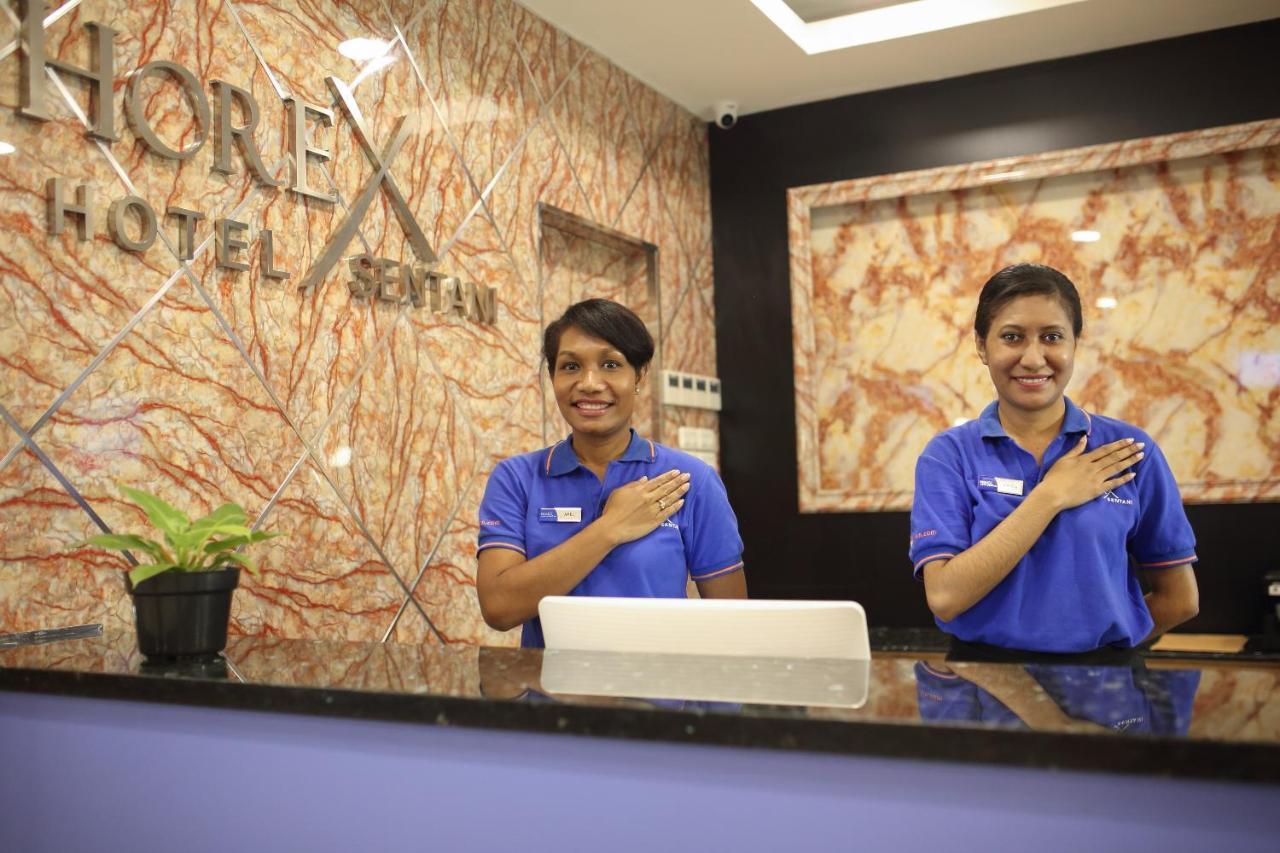 Horison Express Sentani Hotel Джаяпура Екстериор снимка