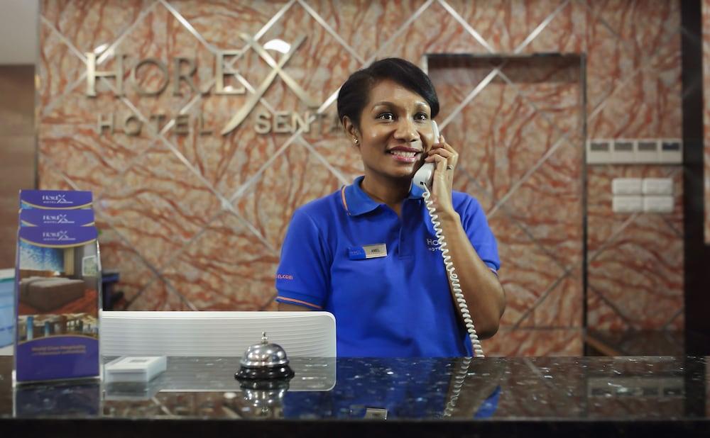 Horison Express Sentani Hotel Джаяпура Екстериор снимка